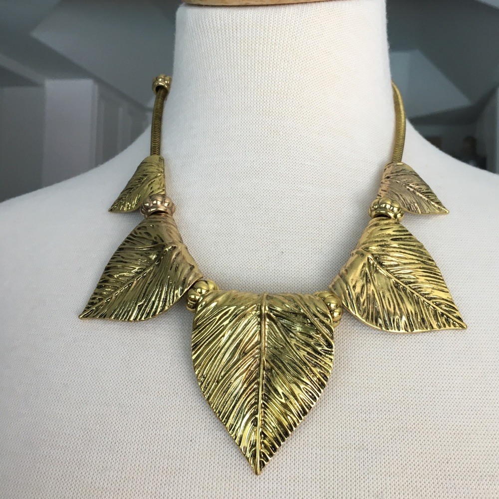 Stunning leaf necklace
